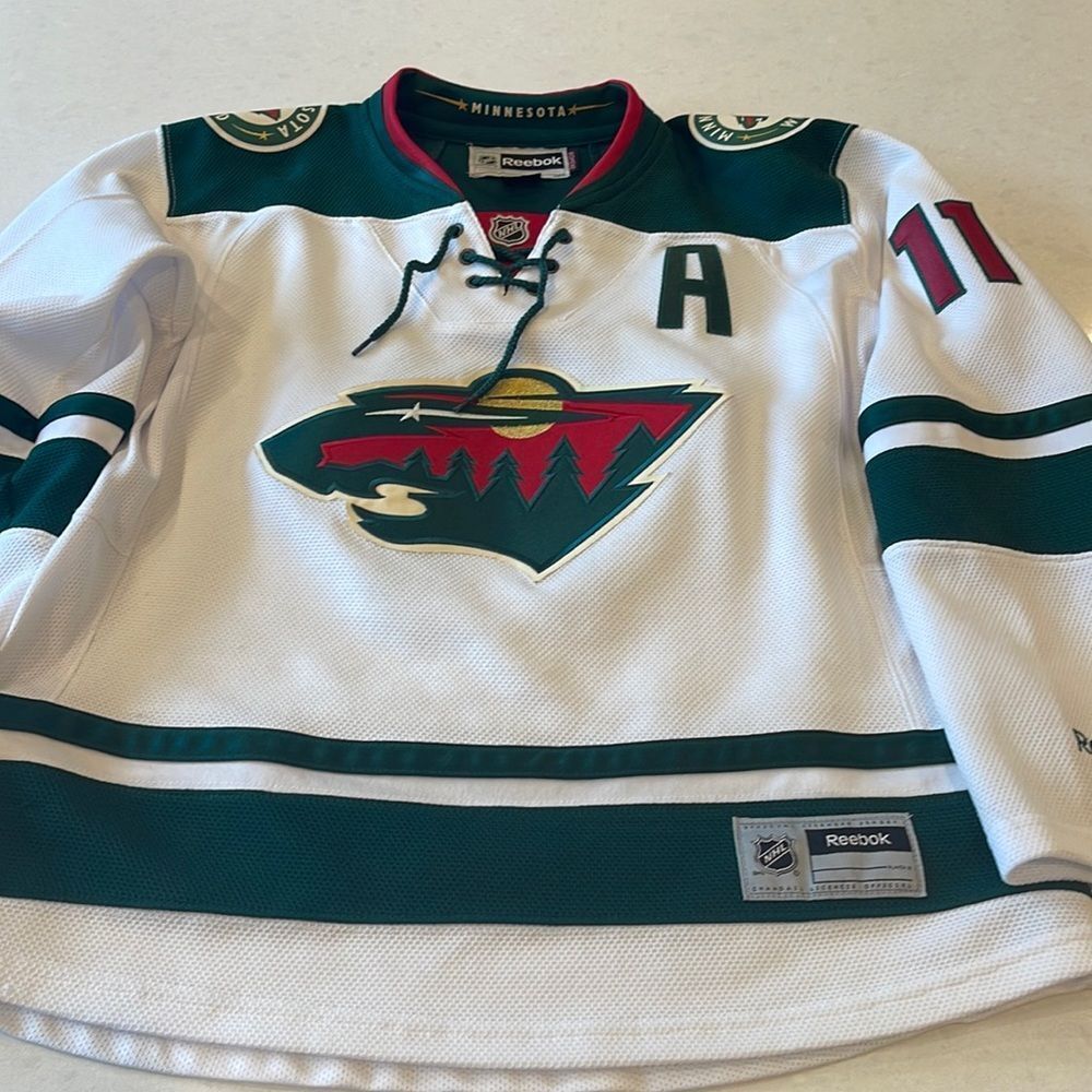 Minnesota wild women’s jersey med Reebok NHL Parise # 11 excellent condition fun